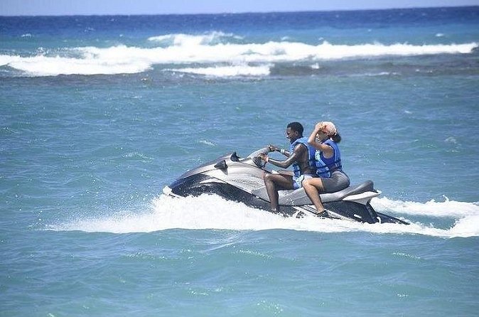 Jet Ski In Montego Bay Fun Activity - Jet ski vs. parasailing in Montego Bay, what feels different