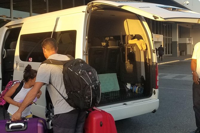 Kingston Round Trip Airport Transfers to Ocho Rios - Private vs Shared: Which One Makes Sense for Your Trip?