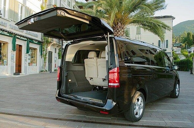 Kingston to Ocho Rios Round Trip Transfer - Where You Meet the Driver: Norman Manley International Airport and Beyond
