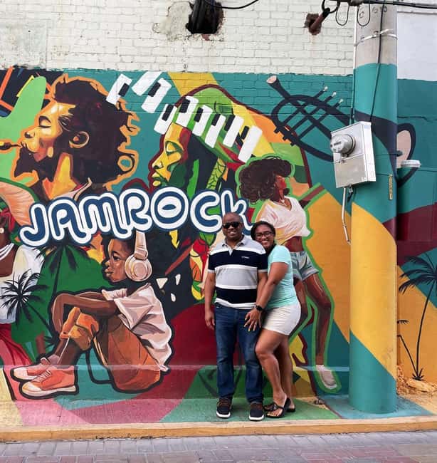 Kingston: Walking Tour with Mural Exploration - South Parade: a short stop that gives the whole Downtown area a center