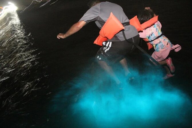 Luminous lagoon Night Tour Montego Bay - The wait before the boats: drinks, atmosphere, and pacing