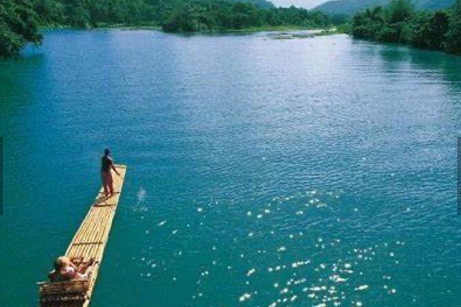 Martha Brae Rafting Experience w/Jerk Chicken Lunch, Montego Bay - Riverbank Vendors and Craft Browsing: A Quick Culture Stop
