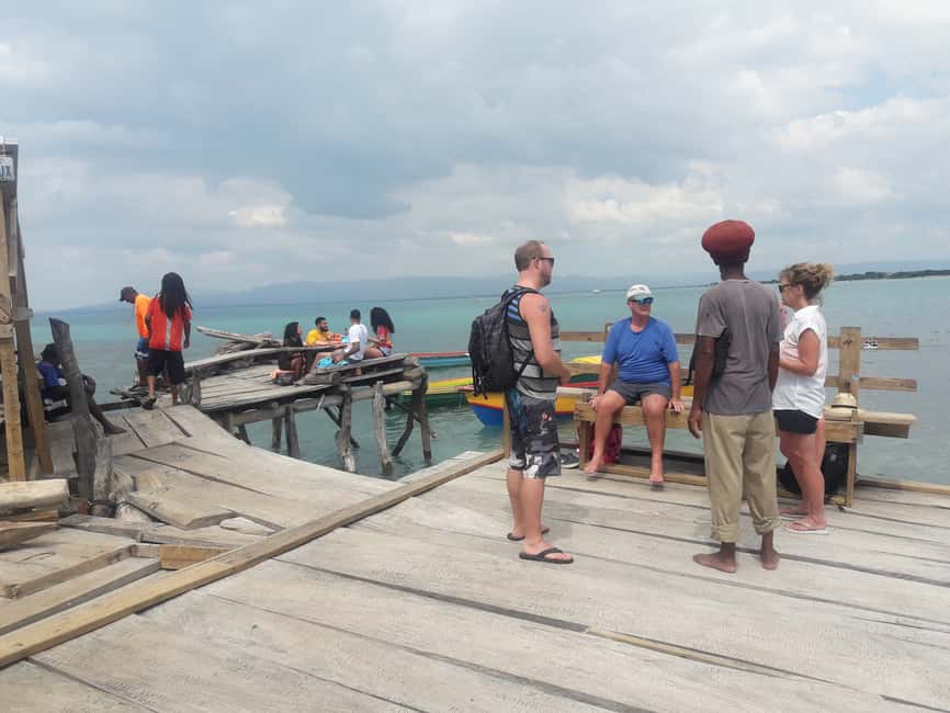 Montego Bay: 8-Hour Appleton & Pelican Bar Return Transfer - Floyd’s Pelican Bar: boat to a sand bank in the Caribbean