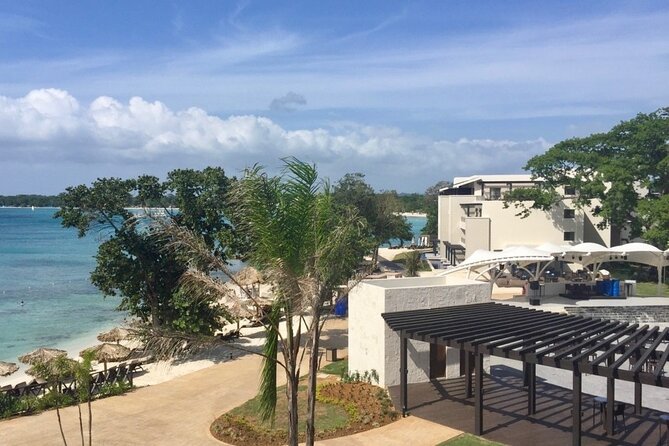 Montego Bay Airport private Taxi to Royalton Negril - Entering Jamaica Mode Fast, With a Driver Who Actually Finds You