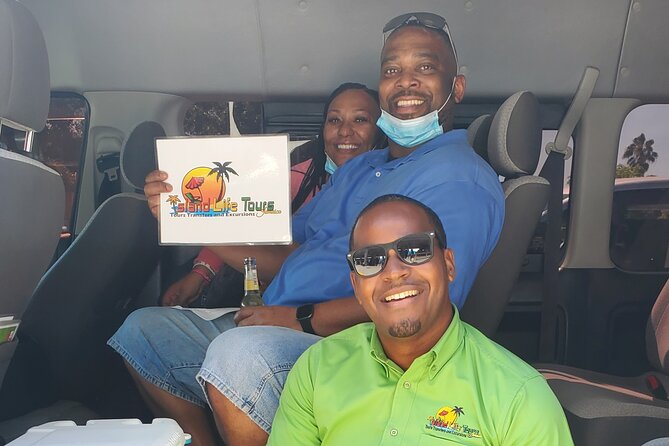 Montego Bay Airport Transfer to Hotels in Ochi Rios - The Pickup Flow: Turn Right, Find Your Name Sign, Get Moving