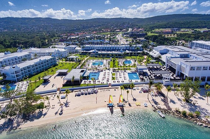 Montego Bay Airport Transfer to Montego Bay and Falmouth Hotels - Who this transfer suits best