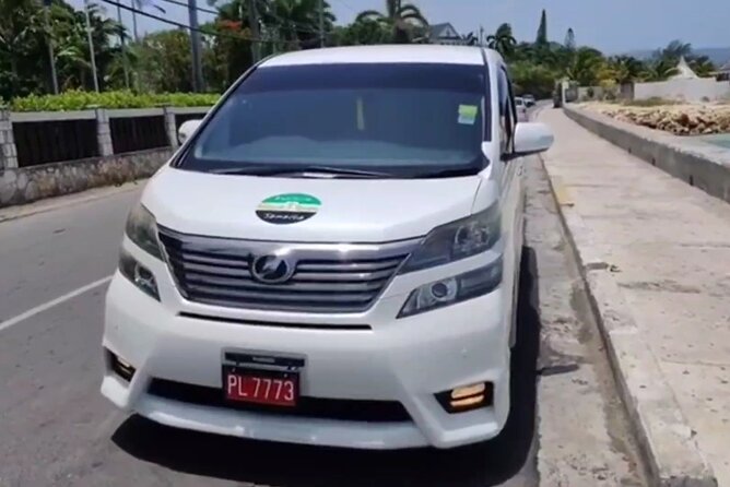 Montego Bay Airport Transfer to Resorts in Montego Bay - The Ride Itself: A/C Comfort and Getting to the Resort Lobby