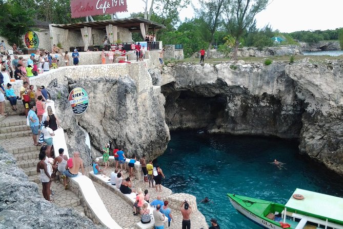 Montego Bay Excursion Negril 7 Miles Beach, Rick's Cafe and Time Square Shopping - The Ride Itself, Scenic Views, And Why Timing Matters