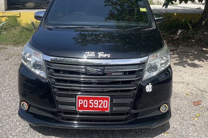 Montego Bay Hotels Airport Private Transfers - Finding the driver and using your mobile ticket