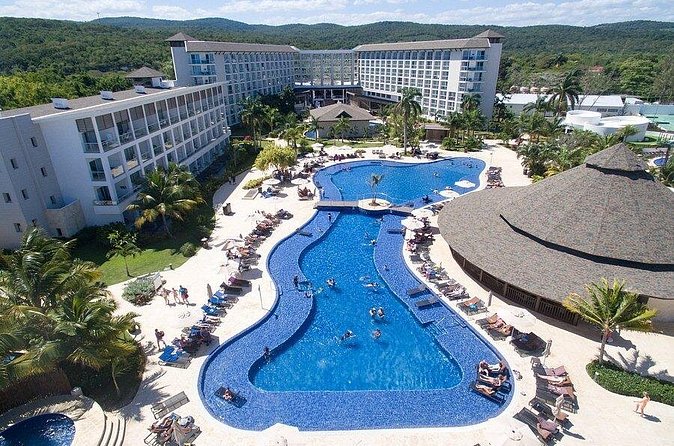 Montego Bay Hotels Private Airport Transfer - Group travel up to 15 passengers, and why private still makes sense