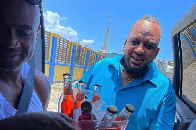 Montego Bay, Negril, Ocho Rios Areas Private Luxury Transfer - On the road: safety, professionalism, and local help from drivers