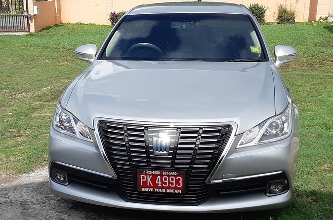 Montego Bay Private Airport Transfers to Montego Bay Hotels in the airport area - The free drink perk is more than a gimmick