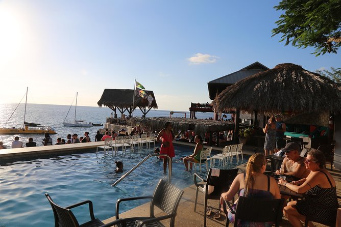 Negril 7 Mile Beach & Ricks Cafe Sunset Tour (Private ) - Transport, private comfort, and why it matters in Jamaica heat
