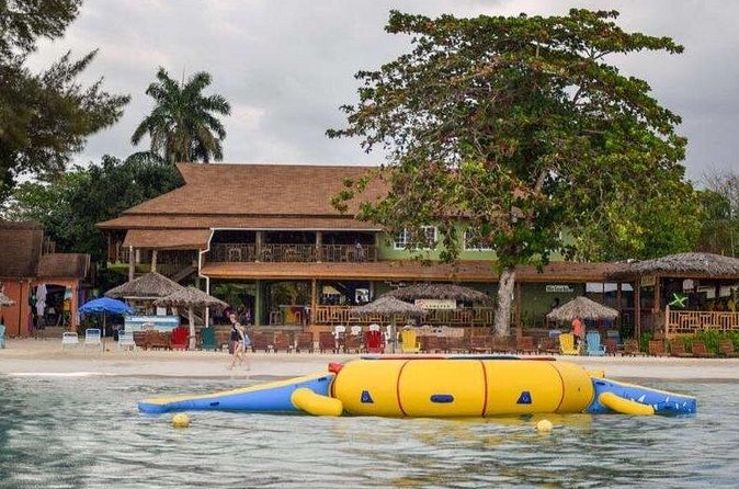 Negril Beach Break and Ricks Cafe - Montego Bay Cruise Port - Timing, Group Size, and How to Avoid a Crowded Feeling