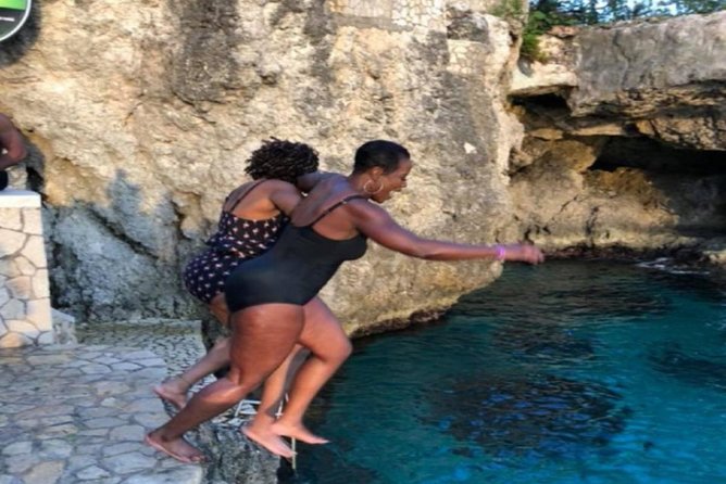 Negril Beach Experience & Rick's Cafe from Negril - Seven Mile Beach: 2 hours of sand, swim, and simple decompression