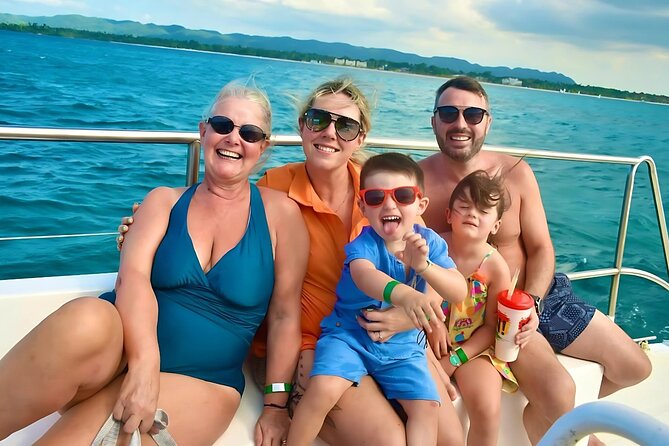 Negril Catamaran: Adults Sunset Party with Drinks & DJ - Drinks and snacks: what the open bar really means