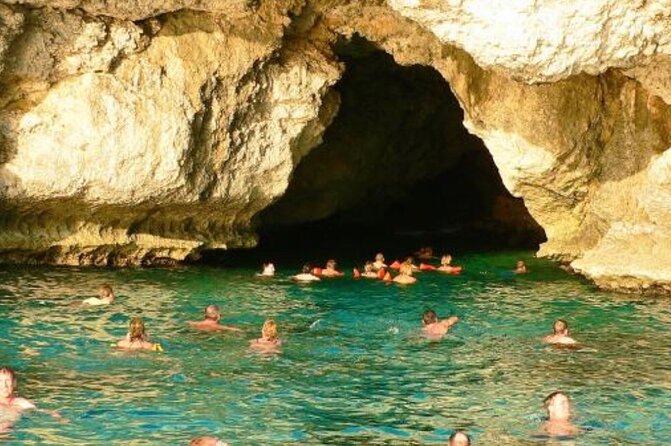 Negril PRIVATE CHARTER Catamaran (rate for 21 persons) - Reef snorkeling plus possible sea caves: what “snorkel time” really means
