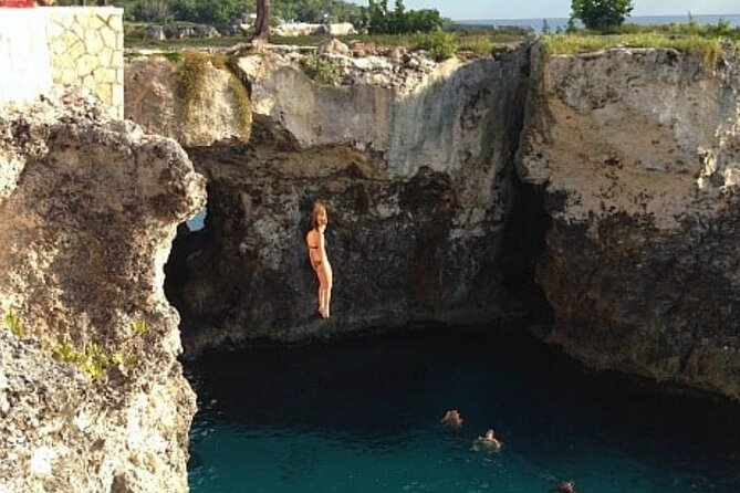 Negril Seven Mile beach and Rick’s Cafe from Montego Bay - Rick’s Café at Sunset: The 150-Foot Cliff Moment