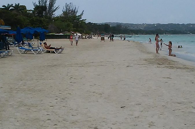 Negril seven Miles Beaches & Shopping Only | Spend more time on the Beach: - Afternoon shopping in Negril, timed for a cruise day