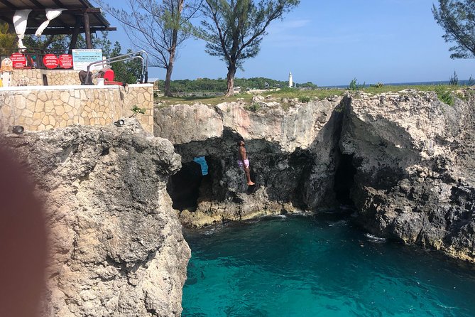 Negril Shopping And Rick's Café - Times Square Mall Shopping, How to Make the Most of the 1-Hour Block