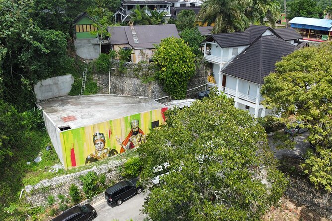 Nine Mile Bob Marley Museum Tour - Bob Marley Mausoleum Stop: Walking His Family Bedroom and Seeing His Final Resting Place