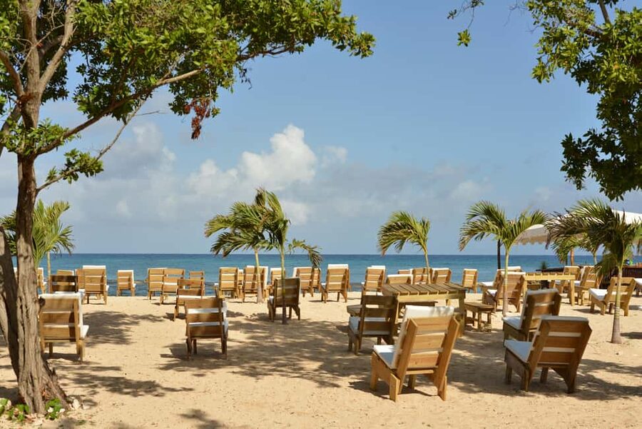 Ocho Rios: Bamboo Beach Club & Dunn’s River Falls - The 4-course tapas lunch and included house drinks, why it’s good value