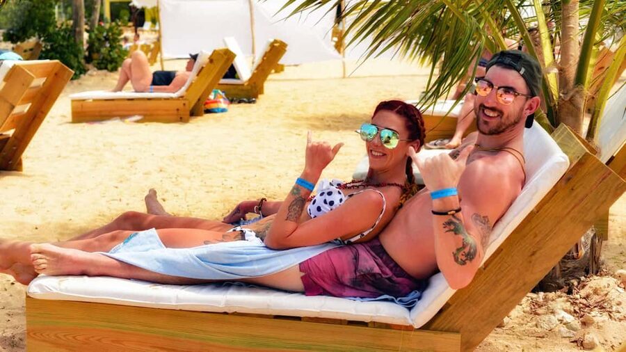 Ocho Rios: Bamboo Beach Club VIP Pass with Lunch and Drinks - Swim time with a life guard and clear-water confidence