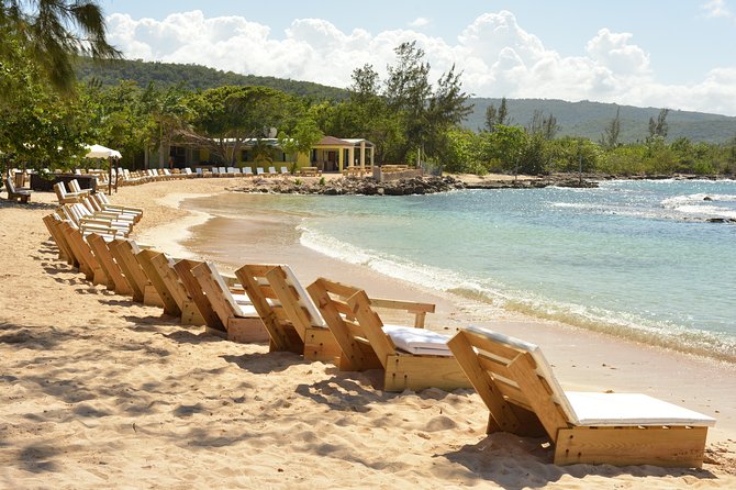 Ocho Rios: Bamboo Beach Club with Specialty Lunch & Cocktails - Snorkel rentals and water-shoes advice for shore time