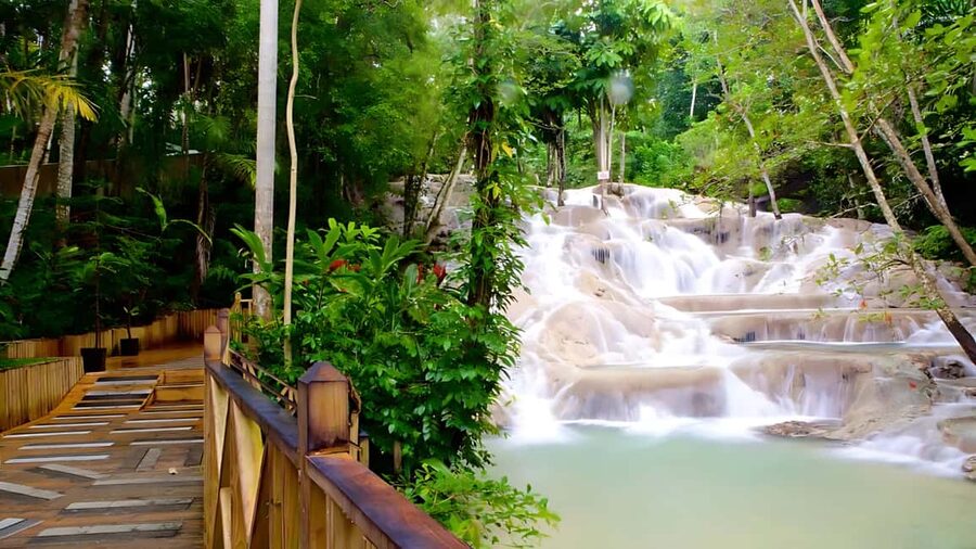 Ocho Rios Catamaran: Dunn's River, Snorkeling & Open Bar - Why this Ocho Rios half-day feels bigger than it is