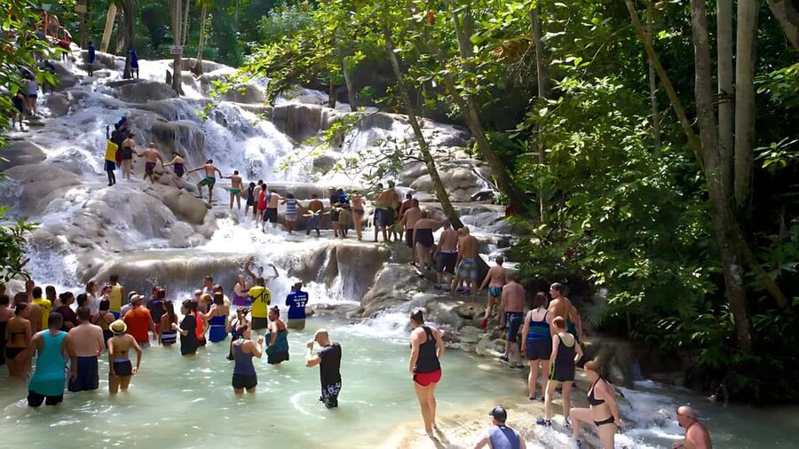 Ocho Rios Catamaran: Dunn's River, Snorkeling & Open Bar - The catamaran cruise part: ocean breeze, music, and real relaxation