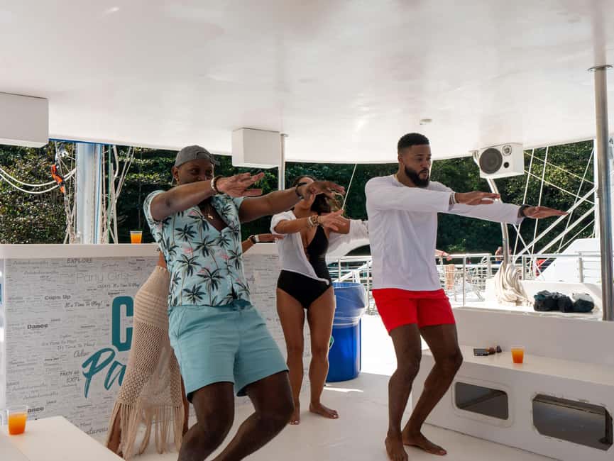 Ocho Rios: Catamaran Sail & Snorkel + Dunn's River Climb - Lunch and Island Village: the break that turns a schedule into a day
