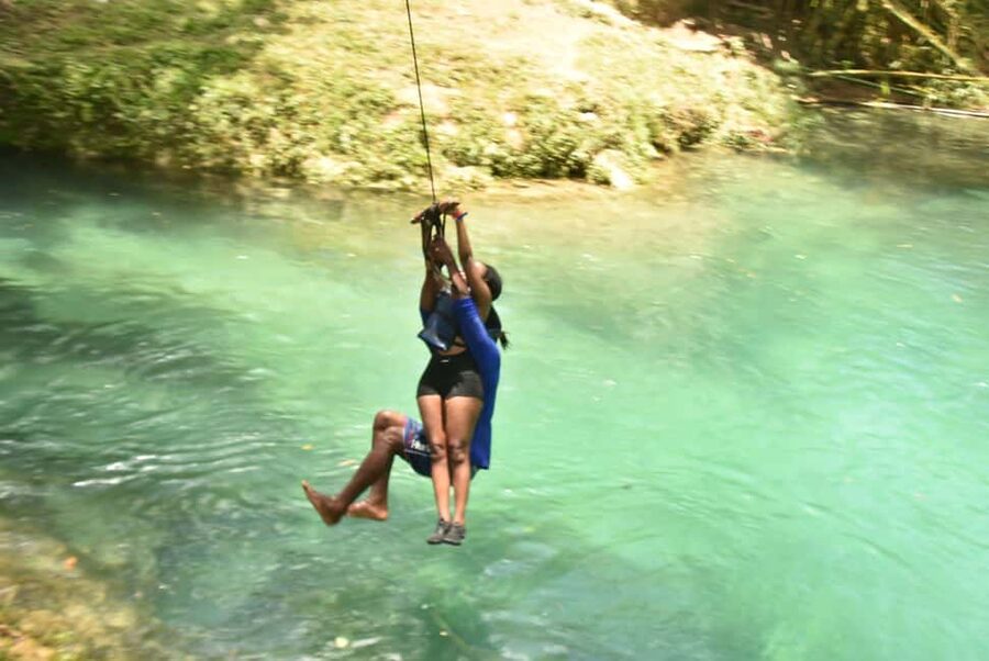 Ocho Rios: Dunn's River Falls and Blue Hole Combo Tour - Dunn’s River Falls: the human-chain climb you can actually do