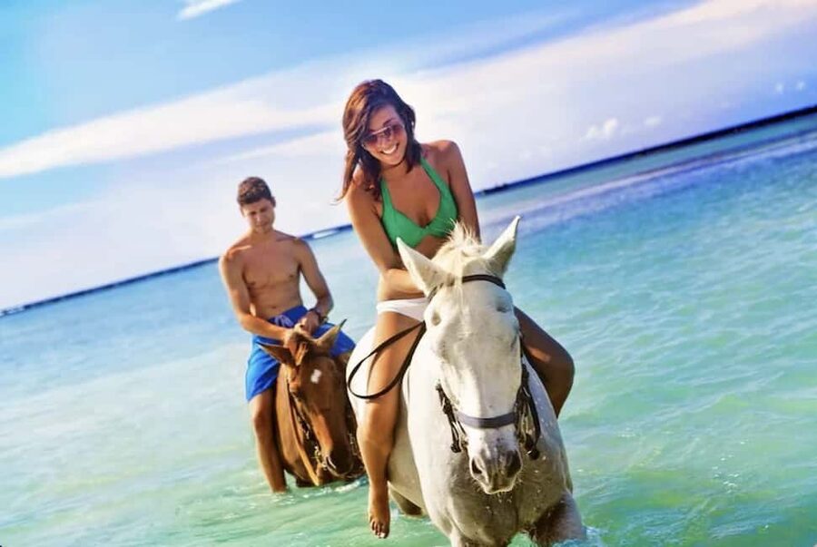 Ocho Rios: Horseback Riding in the Ocean and Bamboo Rafting - Beach time at the end: how to use your free minutes well