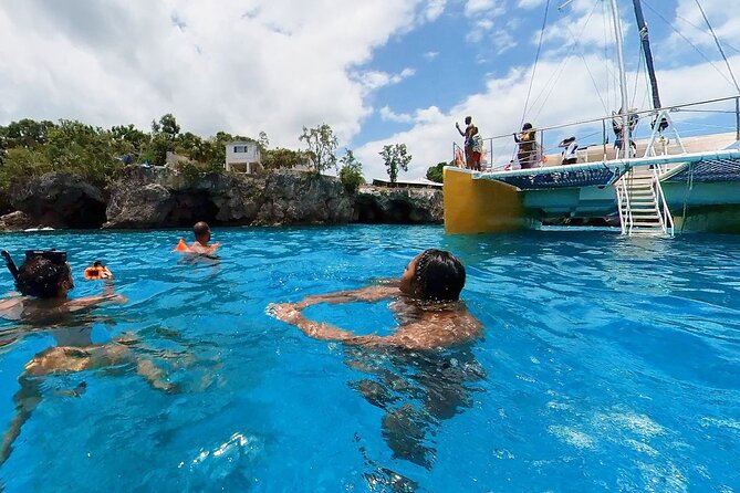 Party Catamaran Sunset Ricks Cafe Negril Open Bar and DJ - A sunset party that actually holds your attention