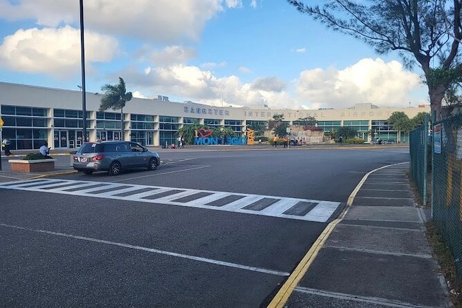 Private Airport Pickup and drop off in Jamaica - The Ride: A/C, WiFi, and Courteous Drivers
