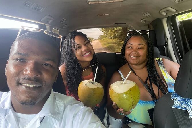 Private Airport transfer from MBJ to & from Hotel's in Ochi Rios - How the meet-and-greet works at the airport