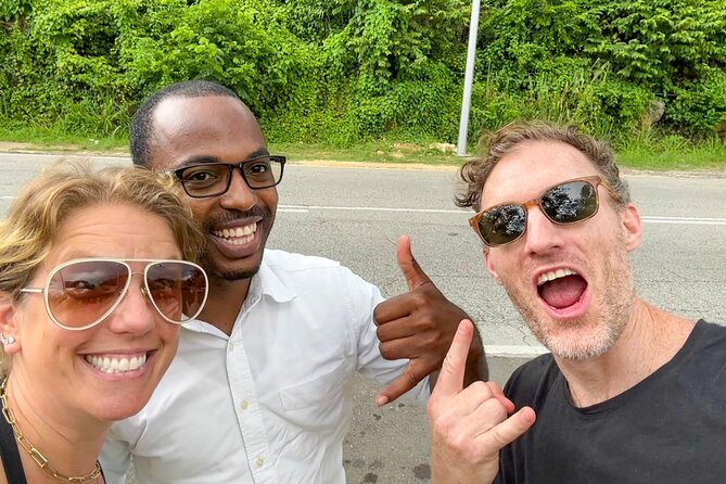 Private Airport Transfer Montego Bay To Negril - Finding your pickup fast at Sangster International Airport