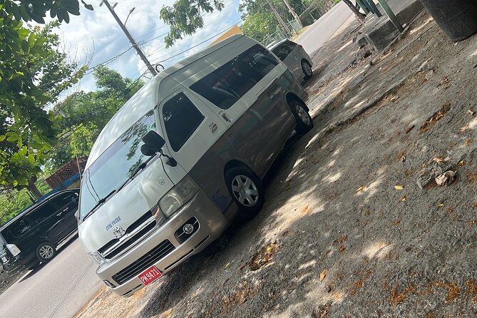 Private Airport Transfer to Hotels and Airbnb in Montego Bay - Comfort That Matters: AC, Plush Seating, and Seat Belts