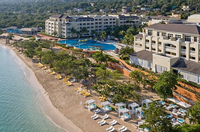 Private Airport Transfer to Iberostar Rose Hall Resort - The driver experience: friendly help and real advice
