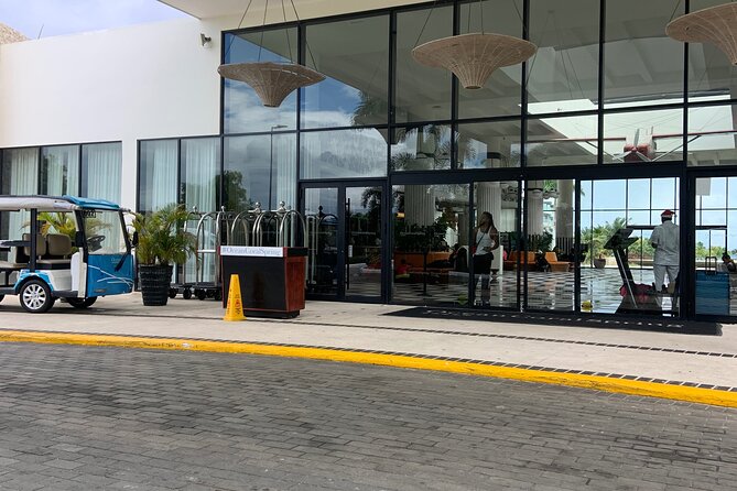 Private Airport Transfer to or from Ocean Coral Spring Resort - The ride to Falmouth: comfort, safe driving, and helpful conversation
