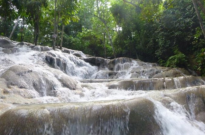 [PRIVATE]Dunn's River & Martha Brae Rafting - Entrance & Lunch - Stop 1: Martha Brae River rafting on a bamboo raft