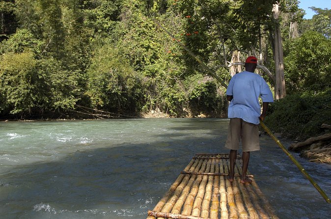 [PRIVATE]Dunn's River & Martha Brae Rafting - Entrance & Lunch - Souvenir stop time: browsing without derailing your day