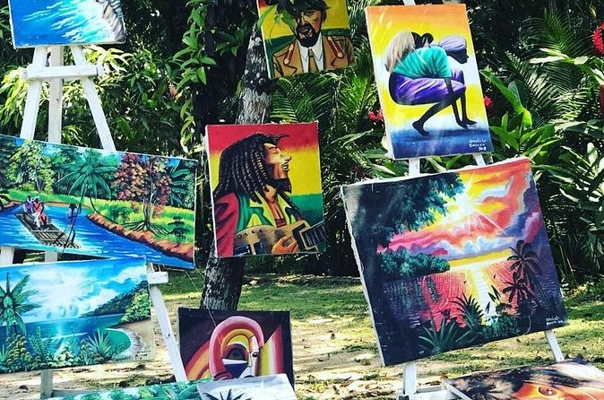 [PRIVATE]Dunn's River & Martha Brae Rafting - Entrance & Lunch - Safety and comfort: how the guides shape the experience