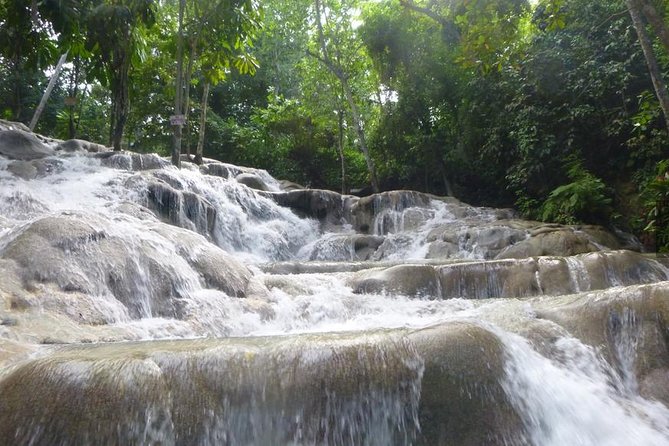 [PRIVATE]Dunn's River & Martha Brae Rafting - Entrance & Lunch - Getting ready for the drive: pacing, comfort, and timing