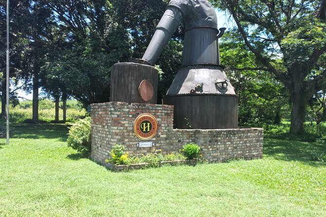 Private Hampden Estate Rum Tour from Montego Bay or Falmouth - Lunch at Outtaroad Crabby: built-in food that keeps the day smooth