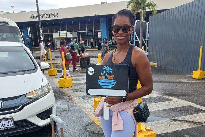 Private Montego Bay Airport Transfer to Grand Palladium - The ride: private vehicle comfort, refreshments, and a driver who pays attention