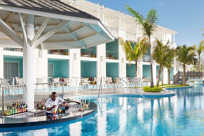 Private Montego Bay Jamaica Airport Transfer to Hotels in Negril - The ride to Negril: air-conditioned comfort, WiFi, and local tips