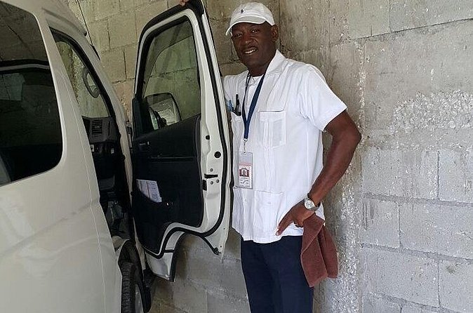 Private One-Way and Roundtrip Airport Transfer to Montego Bay Hotels - What the Driver Service Really Means for Your Day