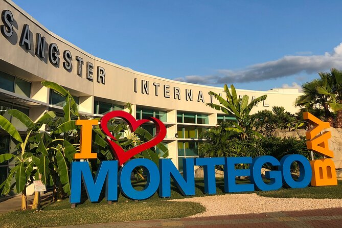 Private Round Trip Airport Transfer From Montego Bay Hotels - Flight tracking that reduces stress on arrival day