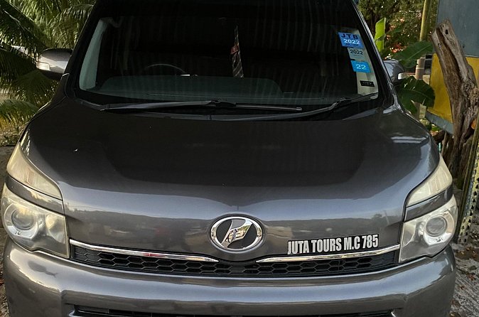 Private Sangsters Int. Airport Pickup to Montego Bay Resorts - Bottled water included, but food is not: plan for lunch or snacks